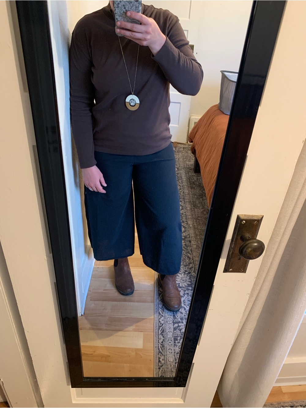 Cropped Wide-Leg Pants in Black